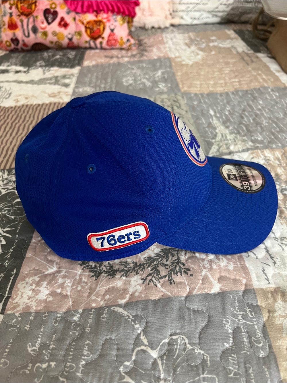 New Era 76ers Bold Blue 39THIRTY Stretch Fit Hat - Picture 3 of 9
